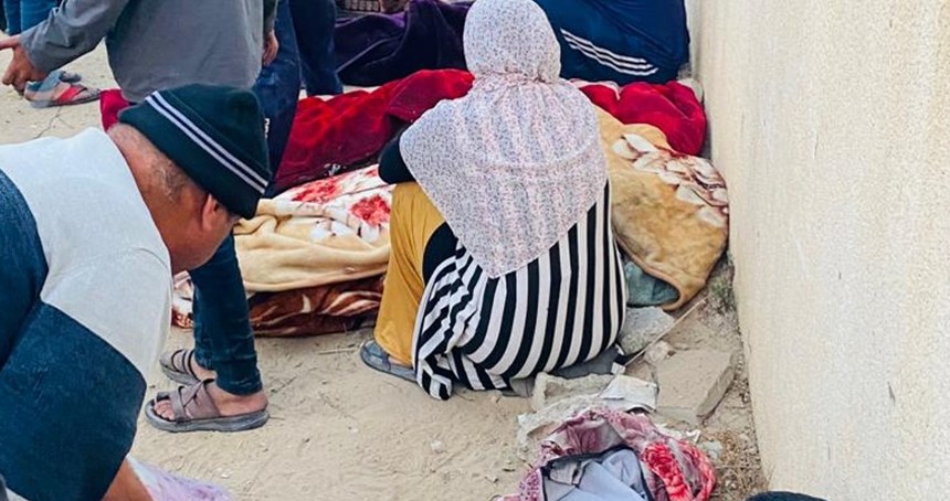 İşgalciler Gazze'de bir evi bombaladı: 19 şehit