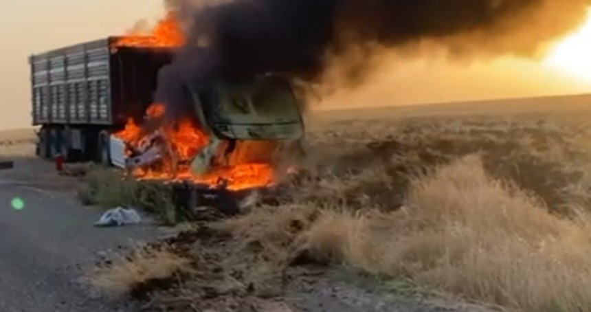 Diyarbakır’da tır alev alev yandı: İtfaiye yetersiz kaldı iddiası