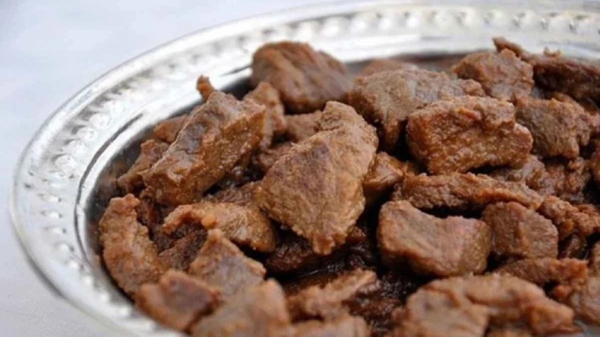 Et kavurmanın püf noktası: 1 kaşık kuyruk yağıyla lokum gibi sonuç!