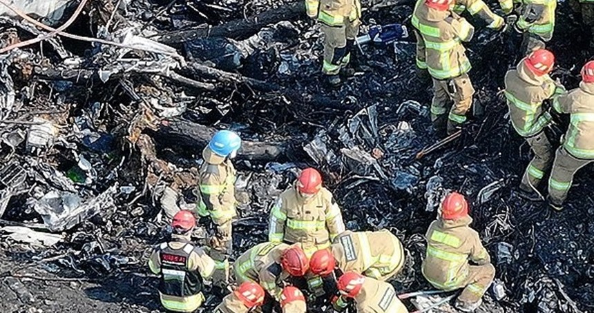 Güney Kore'de düşen uçaktaki 4 kişinin cesedine ulaşıldı
