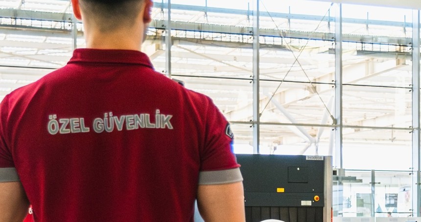 Havalimanlarına girişte sıvı kısıtlamaları uygulanırken aynı sıvı neden içeride satılıyor?