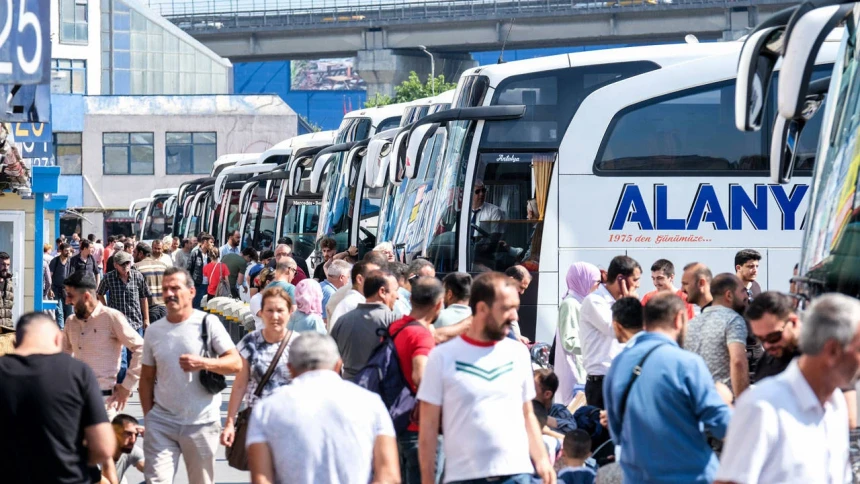 Otobüs seferlerinde bayram yoğunluğu: Biletler tükendi