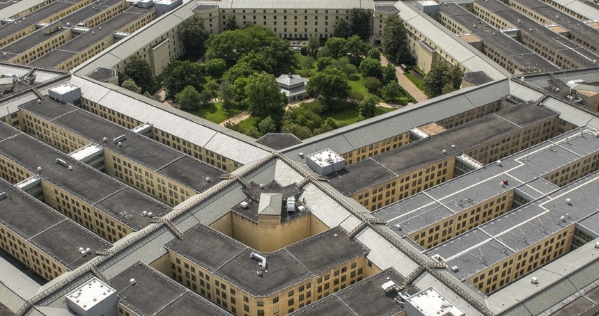 Pentagon çalışanı, gizli verileri yurtdışına göndermeye çalışırken yakalandı