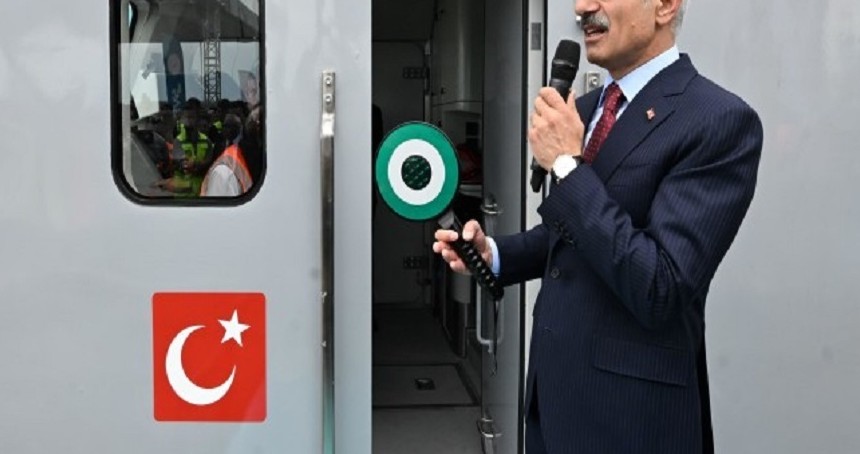 Yeni nesil demiryolu araçları teslim edildi