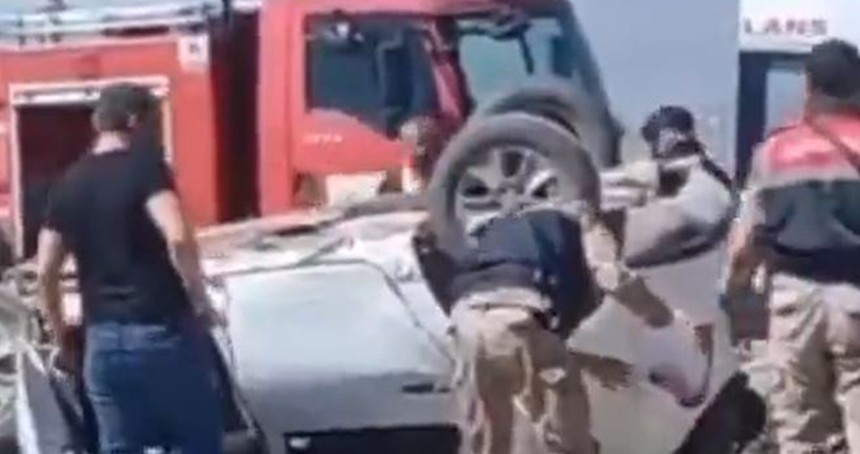 Van'da iki araç kafa kafaya çarpıştı: 4 ölü 2 yaralı