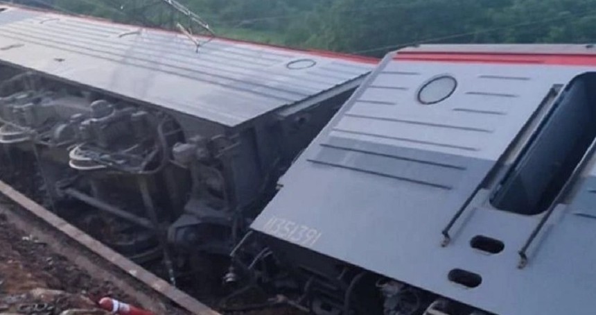 Klimov-Moskova seferi yapan yolcu treni raydan çıktı.: 7 Ölü ve 30 yaralı