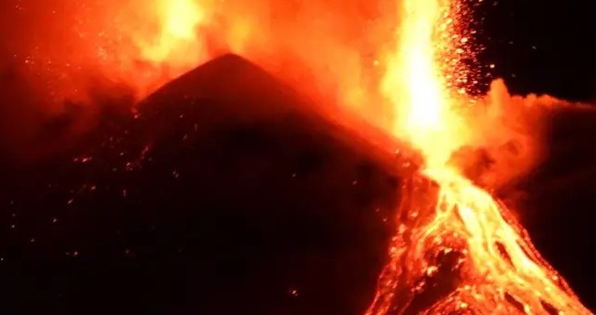 İtalya'da Etna Yanardağı'nda patlama