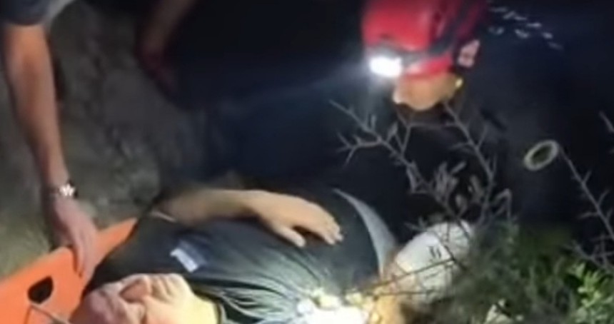 Otomobil uçuruma yuvarlandı: 3 yaralı
