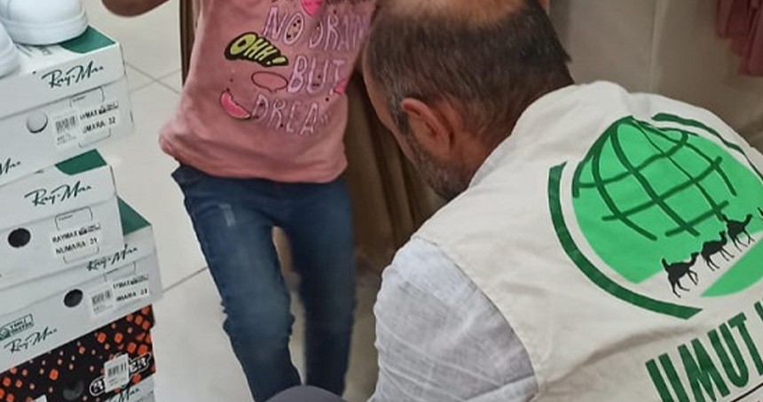 Erciş’te çocukların bayramlıkları Umut Kervanı’ndan