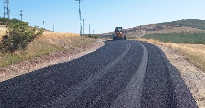 Siirt’te asfalt onarım çalışmaları sürüyor