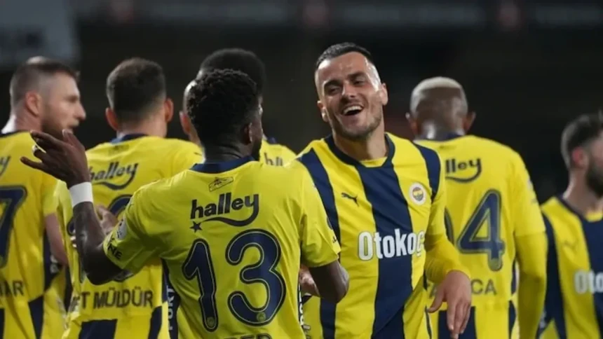 Fenerbahçe'de bir ayrılık daha!