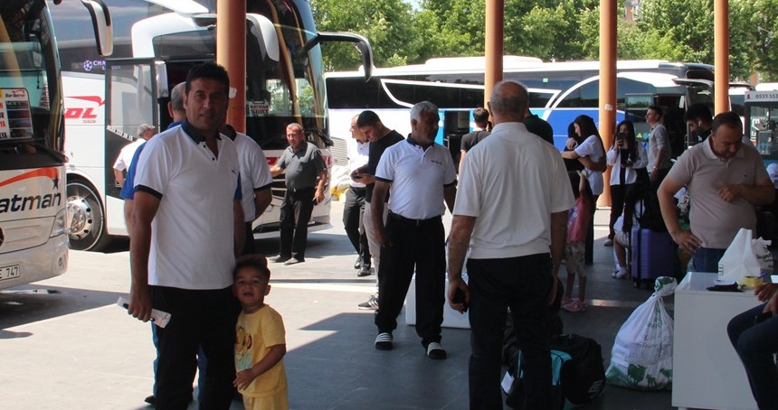 Otogarlarda bayram yoğunluğu başladı: Dönüş bileti uyarısı