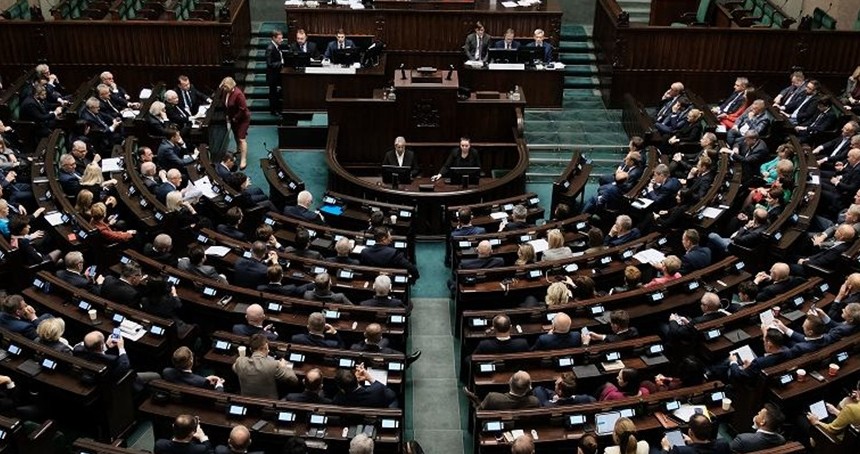 Polonya'da cumhurbaşkanlığı sonuçları, hükümeti güven oylamasına sevk etti
