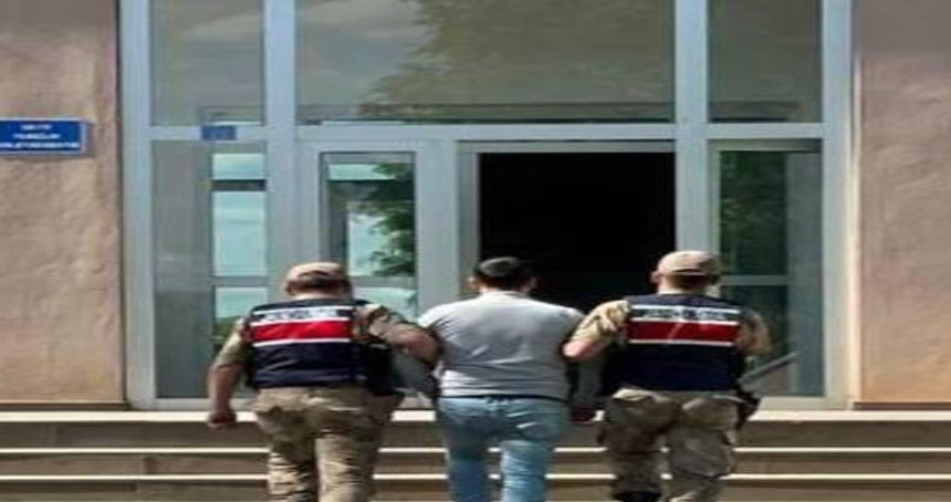  Bingöl’de aranan iki hükümlü yakalanarak cezaevine gönderildi