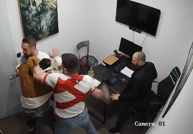 Milli sporcuya spor salonunda saldırı!