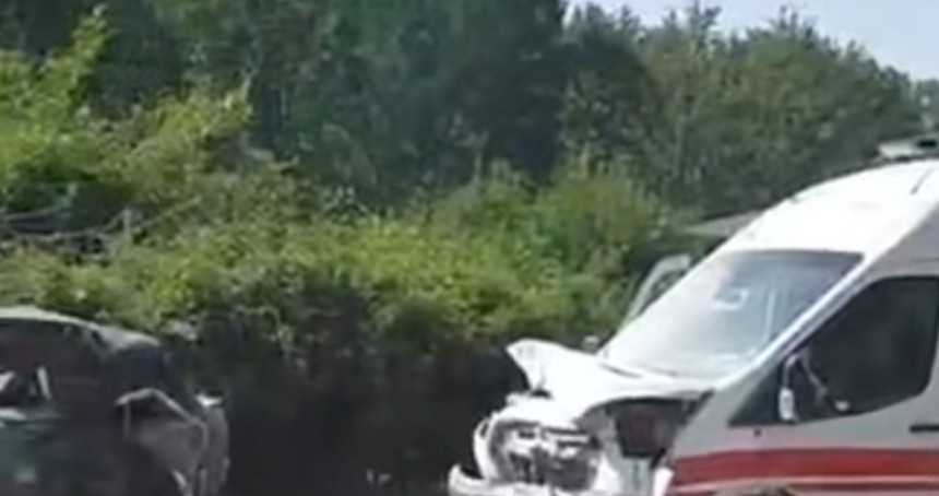 Ambulans ile otomobil çarpıştı: 1 ölü, 1 yaralı