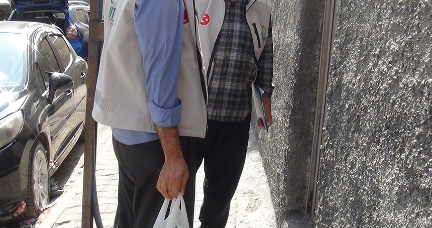 Gaziantep Umut Kervanı muhtaç ailelilere kurban eti ulaştırdı