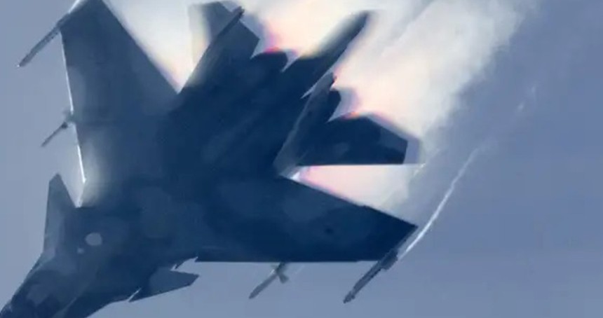 Rusya'ya ait Su-35 savaş uçağı düşürüldü