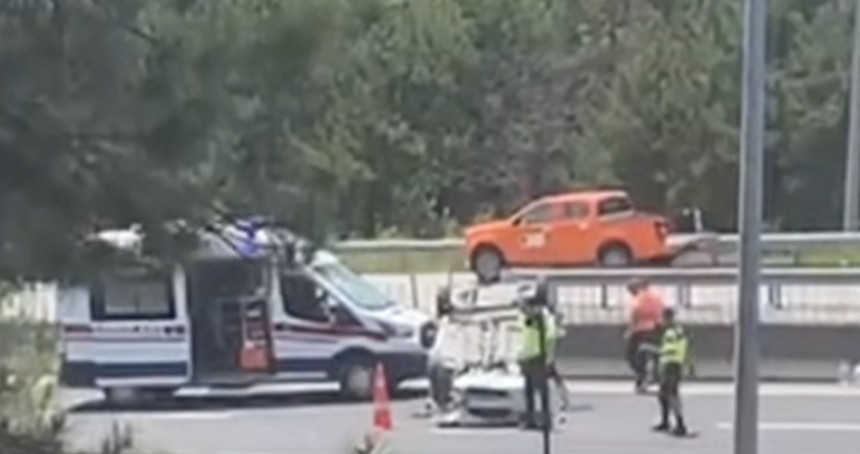 Pozantı Otoyolu'nda kaza: Takla atan araçtaki 3 kişi yaralandı