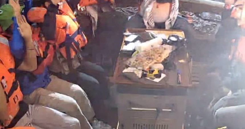 İşgal askerleri ablukayı kırmak isteyen gemiye saldırdı