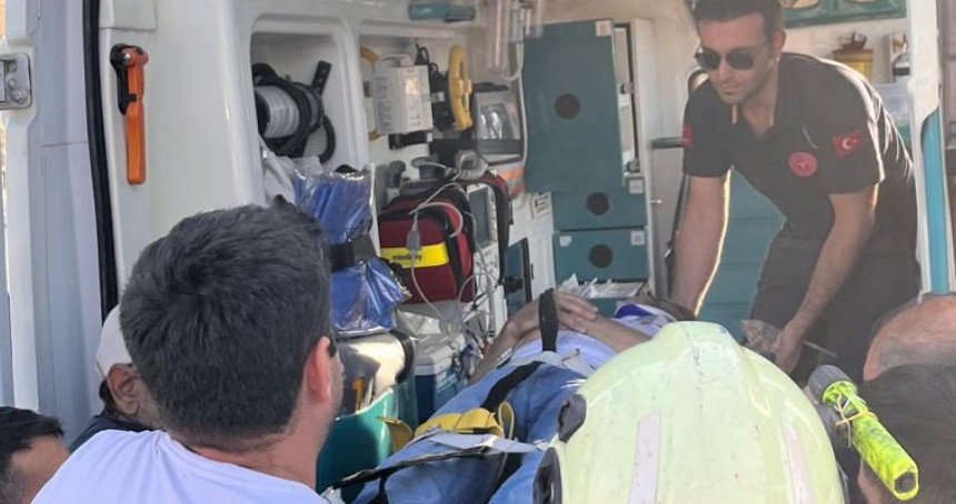 Mardin’de cip ile hafif ticari araç çarpıştı: Biri ağır 9 yaralı