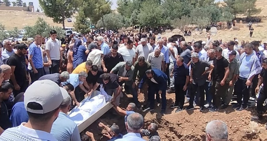 İzmir’deki feci kazada hayatını kaybeden 3 kardeş Mardin’de defnedildi 