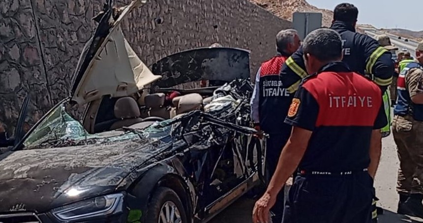 Otomobil ile kamyon çarpıştı: 1 ölü, 4 yaralı