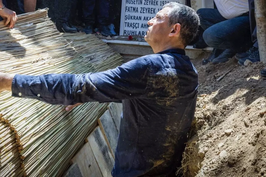 AK Partili Orhan Miroğlu bu fotoğrafa kayıtsız kalamadı