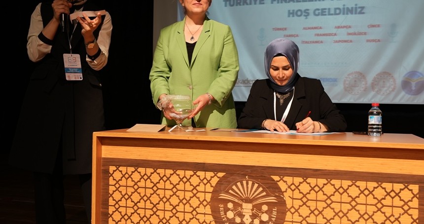 11 dilde gerçekleştirilen "8. Türkiye Münazaraları" İstanbul'da başladı