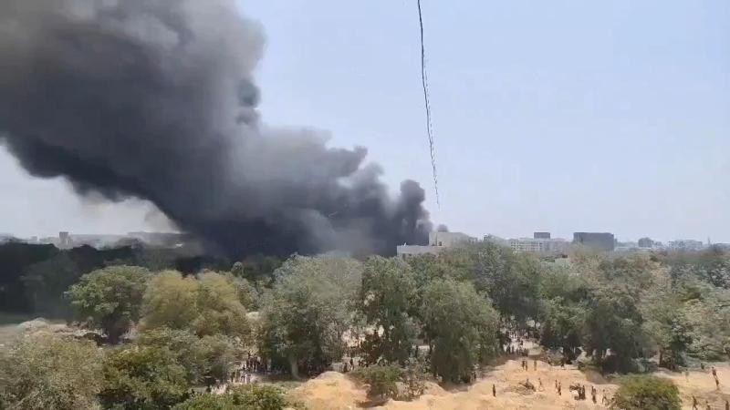 242 kişinin içinde bulunduğu uçak düştü