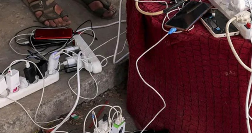 Gazze'de internet ve sabit hat hizmetleri tamamen kesildi