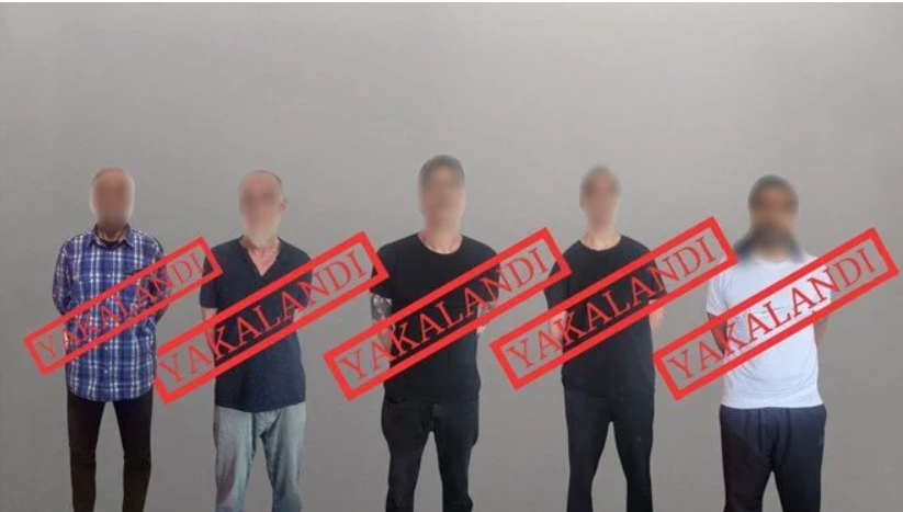 Kırmızı bültenle aranan 5 kişi iade edildi