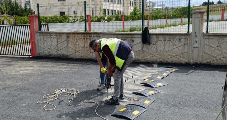 Siirt’te durak, duba ve kasis çalışmaları devam ediyor