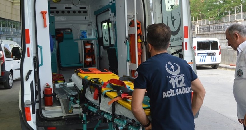 Siirt'te motosiklet kazası: Park halindeki araca çarpan sürücü yaralandı