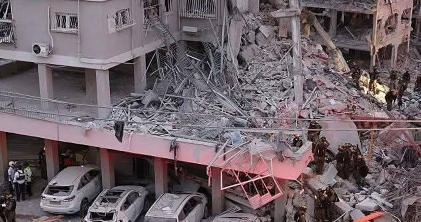 İran'ın füze harekatında Bat Yam'da 10 siyonist öldü