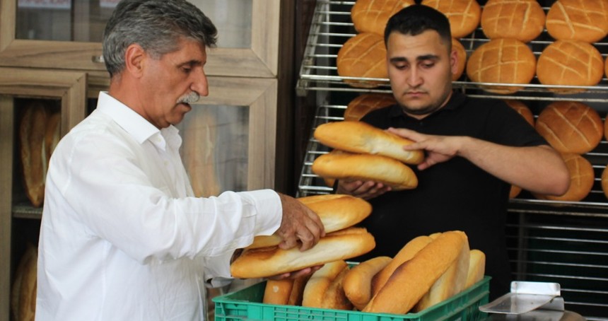 Ağrı'da fırıncılar zam talepleri kabul edilmeyince marketlere ekmek satışını durdurdu
