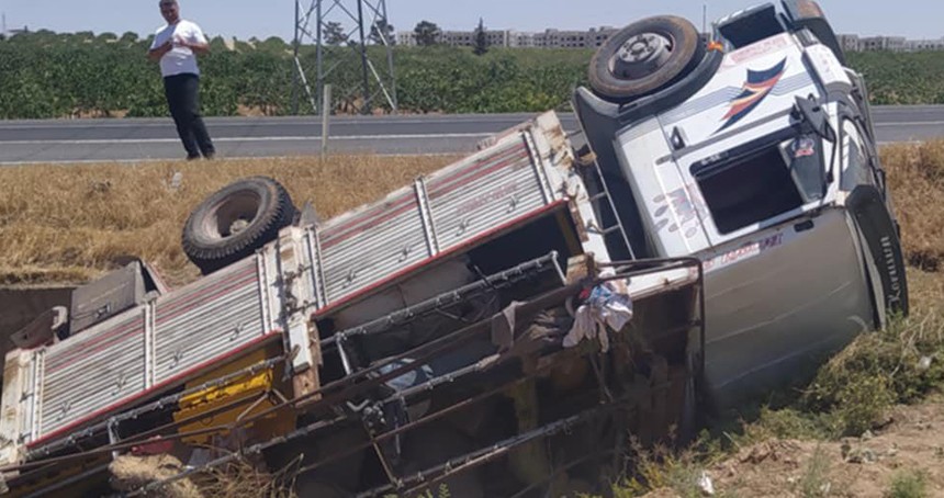 Şanlıurfa'da kamyonet şarampole devrildi: 1 kişi yaralandı