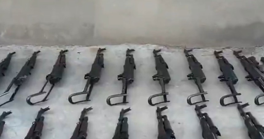 Şanlıurfa’da silah kaçakçılarına operasyon: 18 Kalaşnikof ele geçirildi