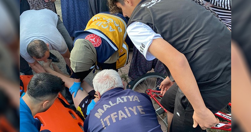 Otomobil çocukların arasına daldı: 3 yaralı