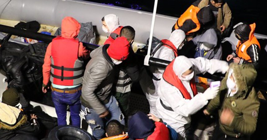 Çanakkale açıklarında 37 düzensiz göçmen yakalandı