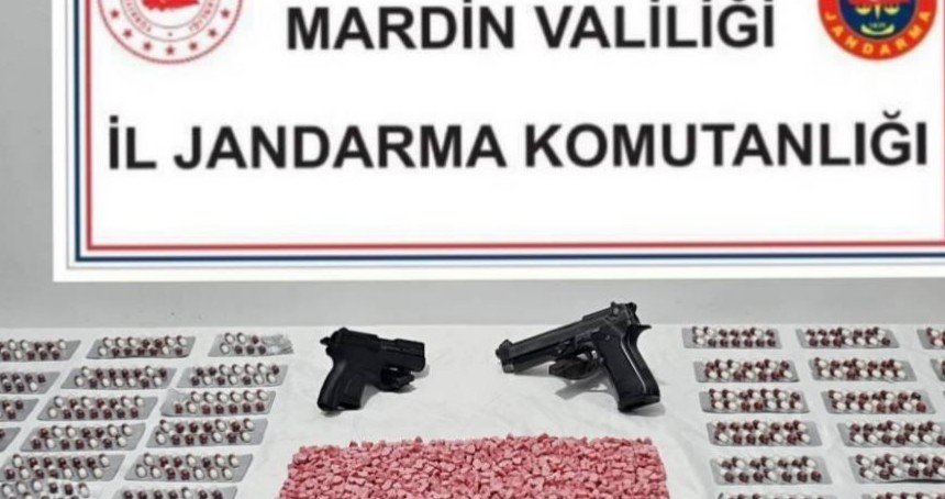 Mardin’de uyuşturucu operasyonu: Binlerce hap ve ruhsatsız silah ele geçirildi