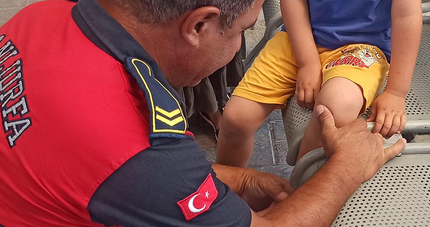 Şanlıurfa'da 5 yaşındaki çocuğun ayağı oturağa sıkıştı