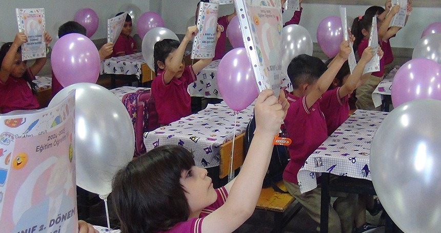 Gaziantep'te 705 bin öğrenci karne sevinci yaşadı