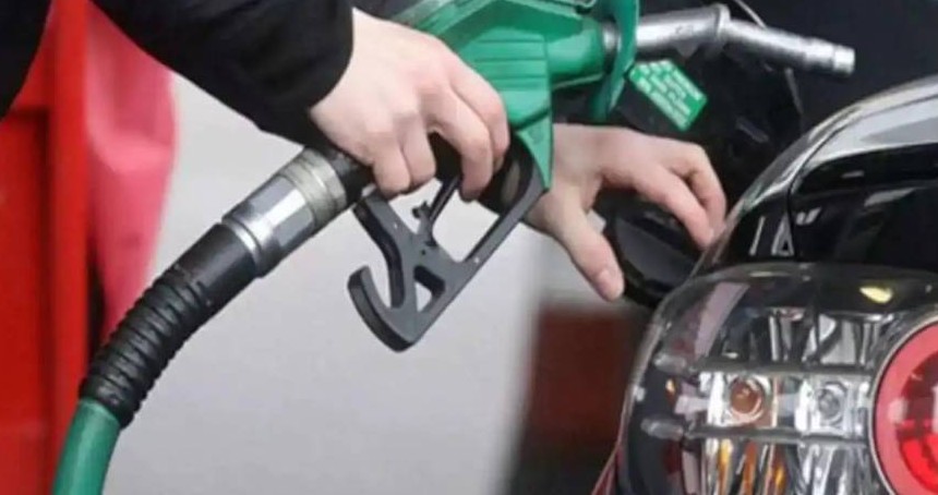 Benzin ve motorine zam: Fiyatlar rekor seviyeye yükseldi