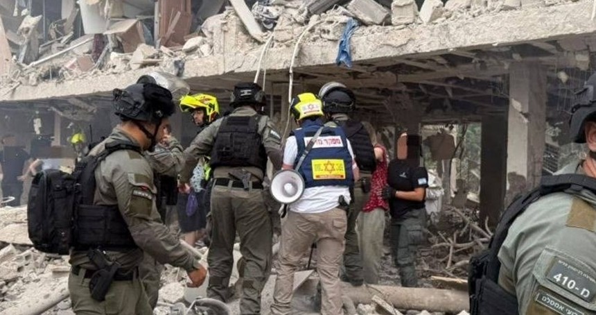 İran'dan Tel Aviv ve Hayfa'ya yeni füze dalgası