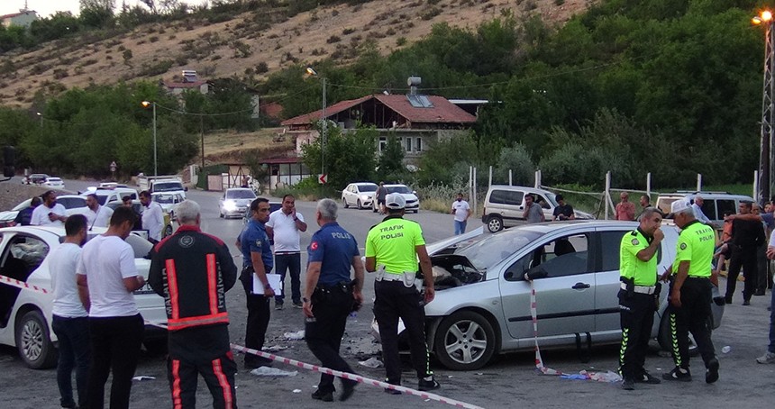 Malatya'da 2 otomobil çarpıştı: 11 yaralı