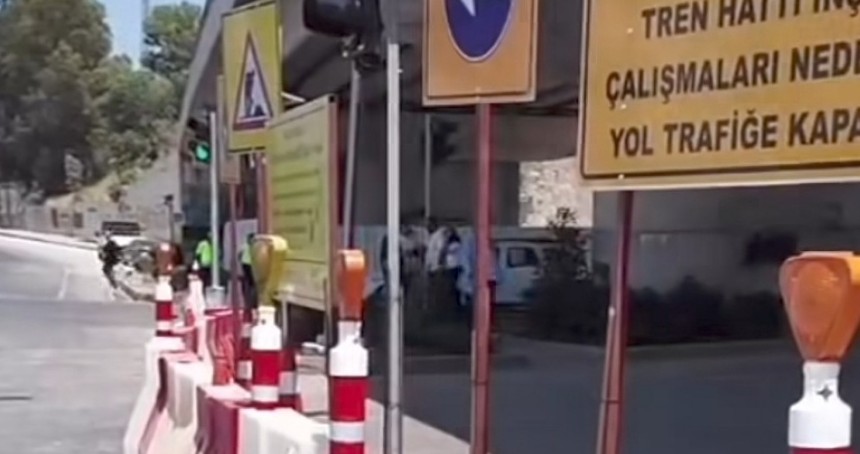 Adana'da alt geçitler trafiğe kapatıldı