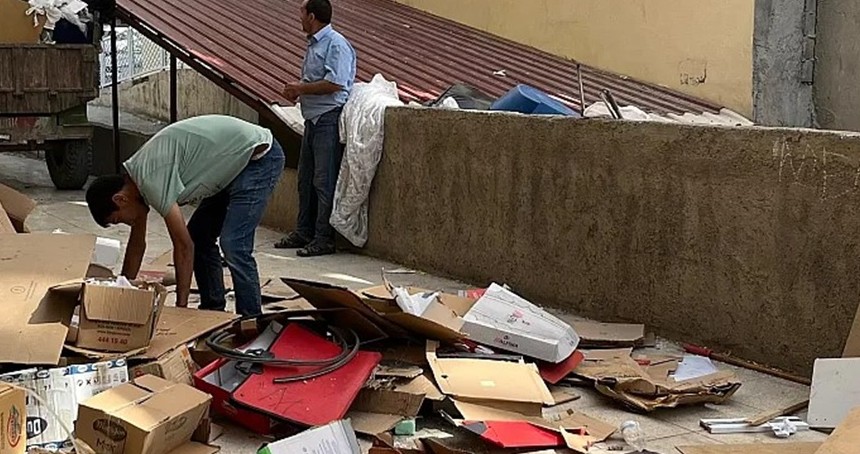 Siirt’te apartman boşluğundan 2 traktör dolusu çöp çıkarıldı