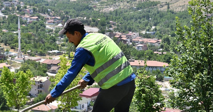 Yeşilyurt Belediyesi parkları yeniliyor