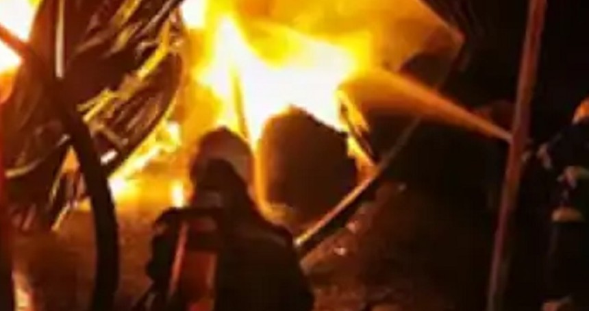 İzmir'de cam fabrikasında yangın çıktı
